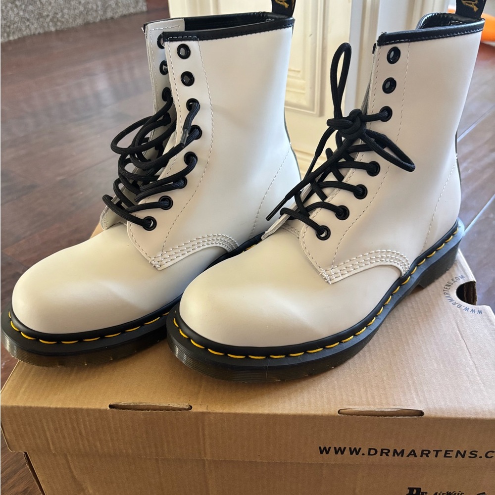 NEW Dr. Martens 1460 Women’s Leather White Lace Up Boots, Size 7